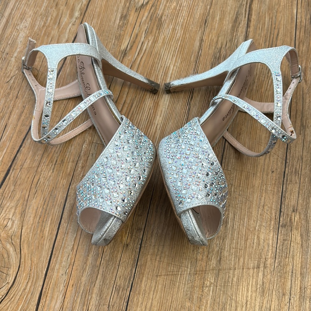 De Blossom Collection Women’s Shoes Size 9
